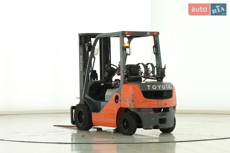 Вилочний навантажувач Toyota 8FG25 2015 в Києві