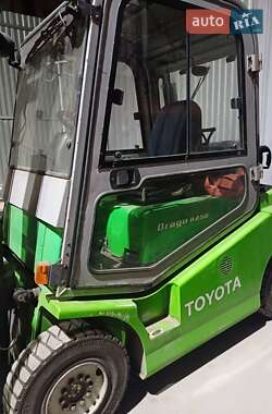 Вилочный погрузчик Toyota 8FG25 2014 в Львове