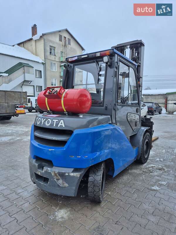 Вилочный погрузчик Toyota 8FGF30 2018 в Тернополе