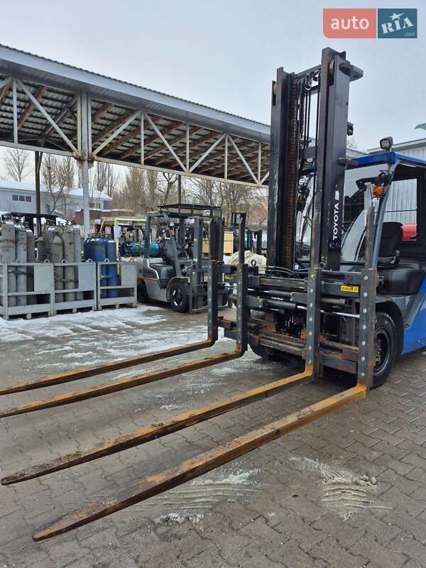 Вилочный погрузчик Toyota 8FGF30 2018 в Тернополе