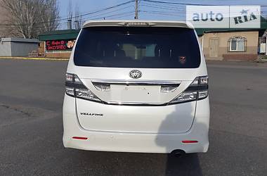 Мінівен Toyota Alphard 2009 в 