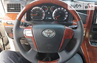 Мінівен Toyota Alphard 2009 в 