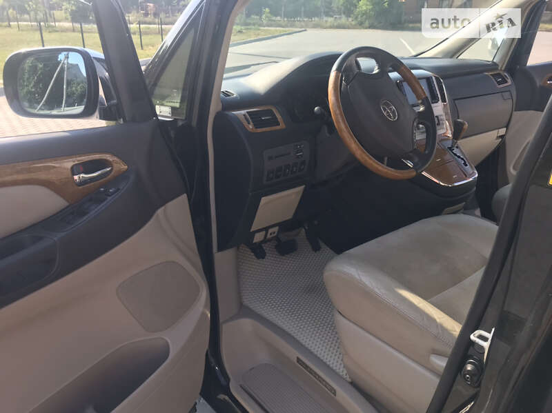 Минивэн Toyota Alphard 2007 в Бершади