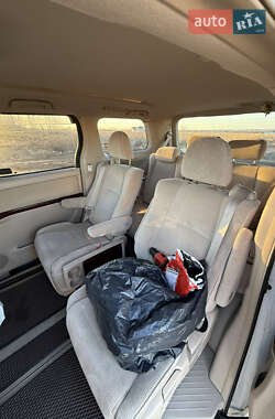 Минивэн Toyota Alphard 2010 в 