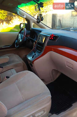 Минивэн Toyota Alphard 2009 в 