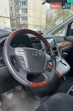 Минивэн Toyota Alphard 2011 в 