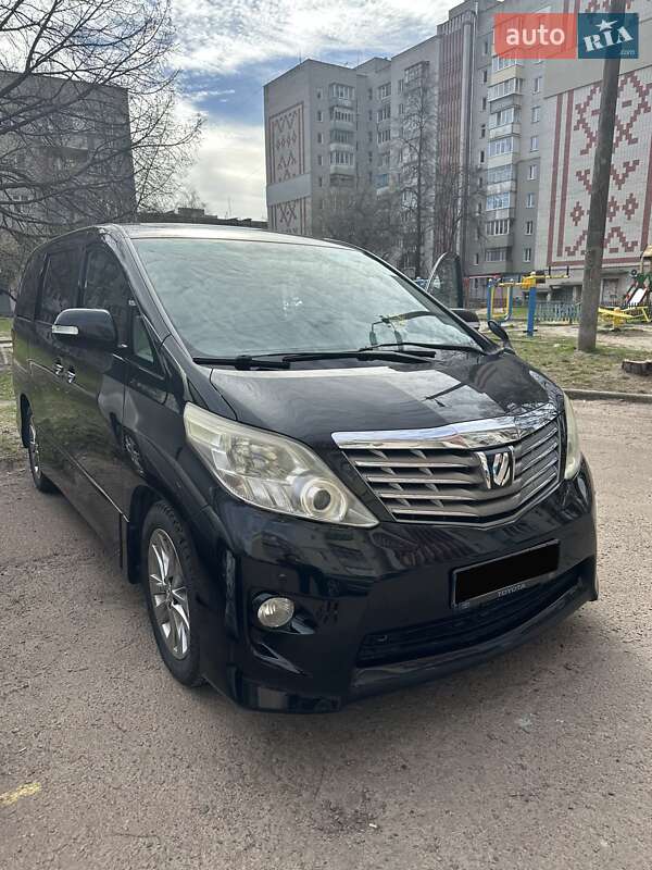Минивэн Toyota Alphard 2011 в 