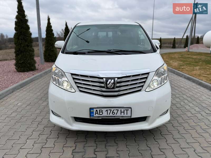 Мінівен Toyota Alphard 2010 в 