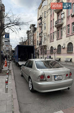 Седан Toyota Altezza 1999 в 