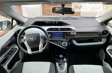 Хетчбек Toyota Aqua 2012 в Одесі