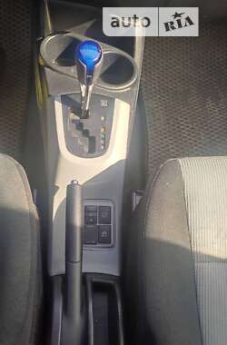 Хэтчбек Toyota Aqua 2012 в 