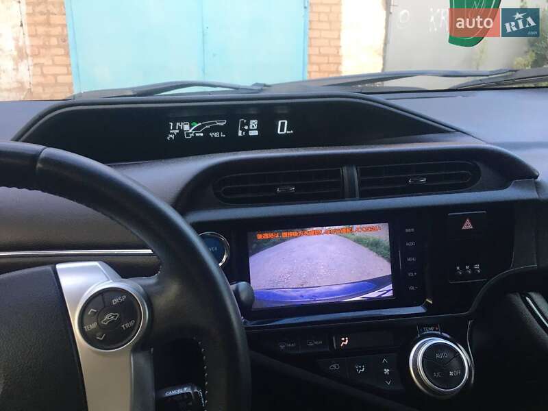 Хетчбек Toyota Aqua 2015 в Кривому Розі