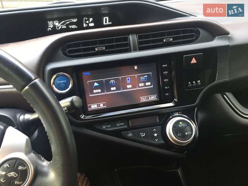 Хетчбек Toyota Aqua 2015 в Кривому Розі