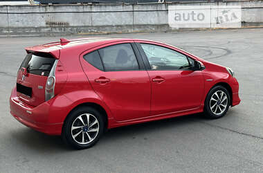 Хэтчбек Toyota Aqua 2014 в 