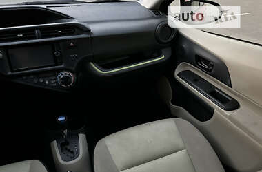 Хэтчбек Toyota Aqua 2014 в 