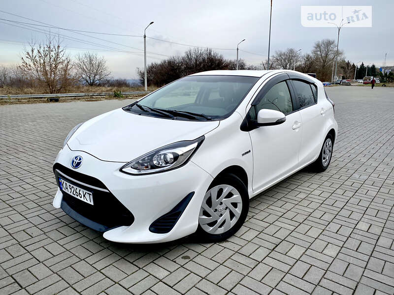 Хэтчбек Toyota Aqua 2017 в Днепре