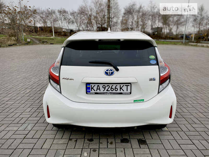 Хэтчбек Toyota Aqua 2017 в Днепре