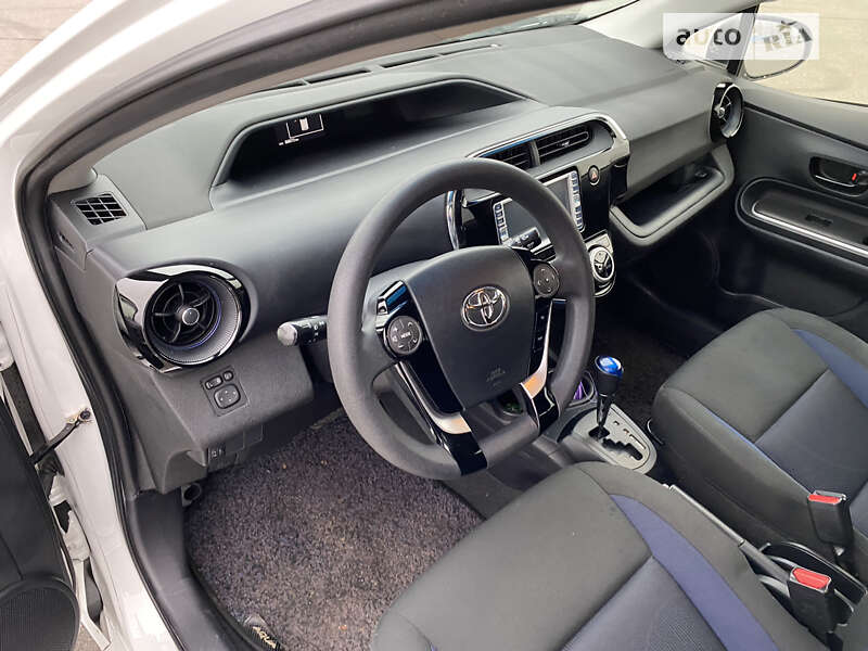 Хэтчбек Toyota Aqua 2017 в Днепре