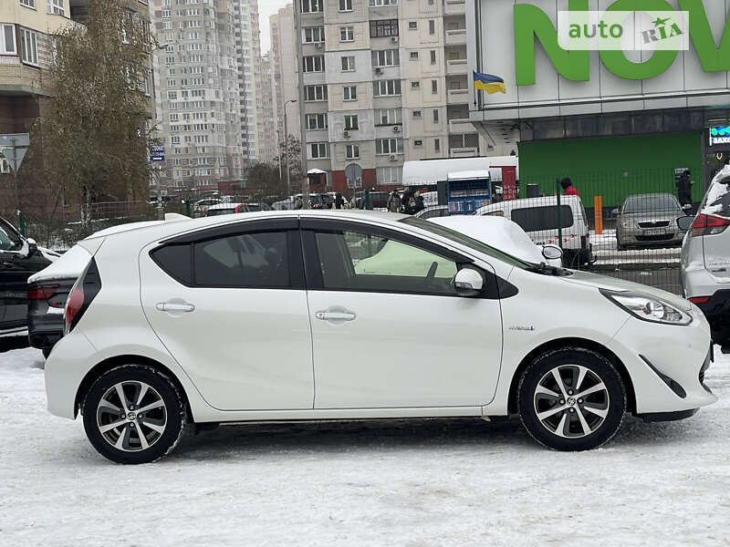 Продам Тойота Аква 2018 (KA9634KO) гибрид (hev) 1.5 хэтчбек бу в Киеве,  цена 12900 - AUTO.RIA