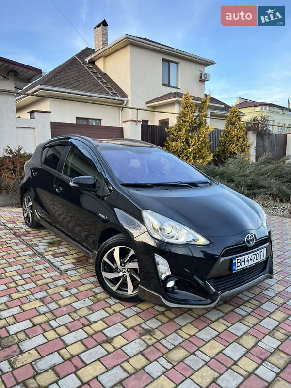 Хэтчбек Toyota Aqua 2015 в Одессе