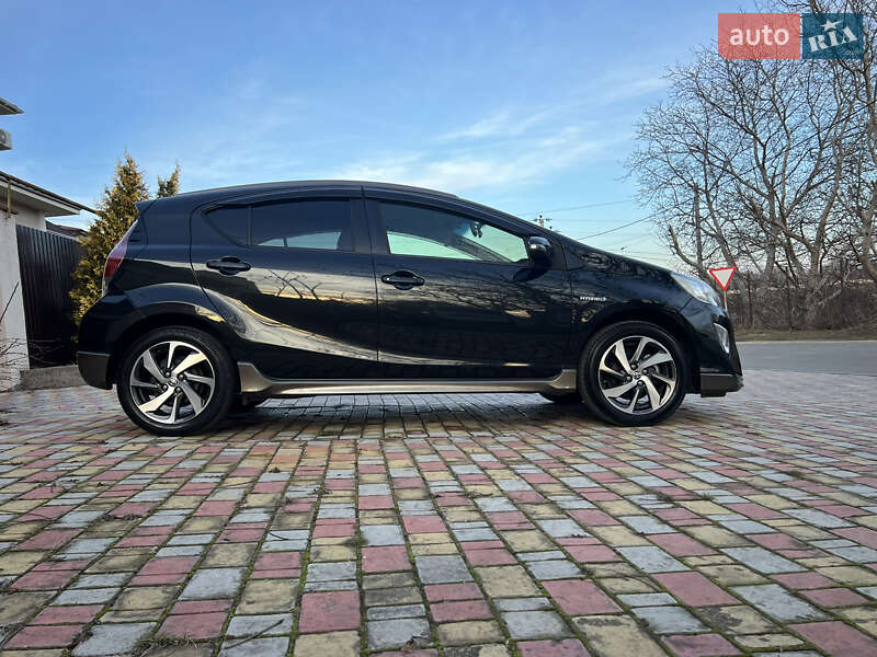 Хэтчбек Toyota Aqua 2015 в Одессе