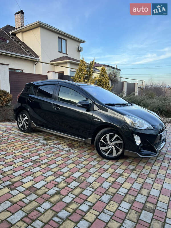 Хэтчбек Toyota Aqua 2015 в Одессе