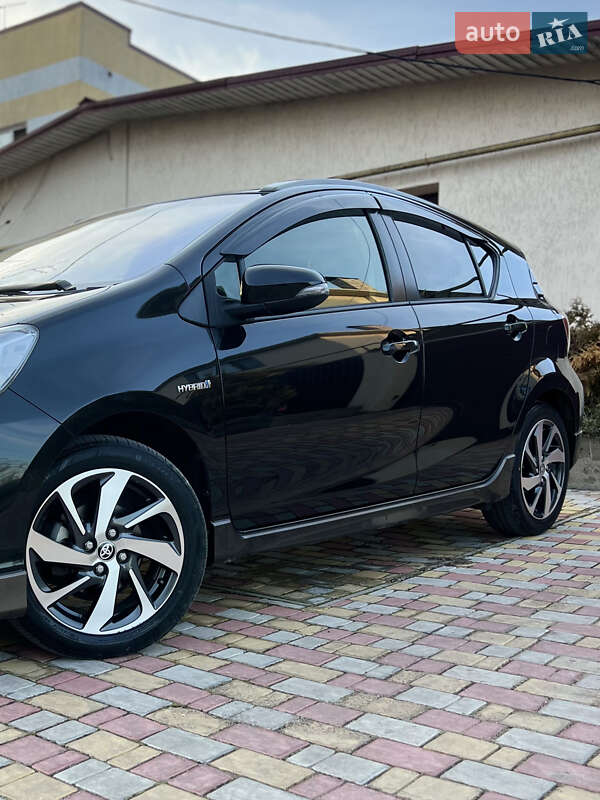 Хэтчбек Toyota Aqua 2015 в Одессе