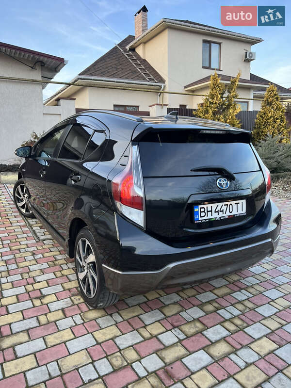 Хэтчбек Toyota Aqua 2015 в Одессе