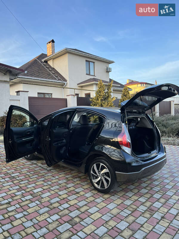 Хэтчбек Toyota Aqua 2015 в Одессе