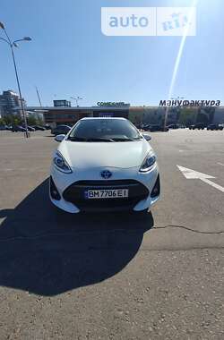 Хэтчбек Toyota Aqua 2017 в Сумах