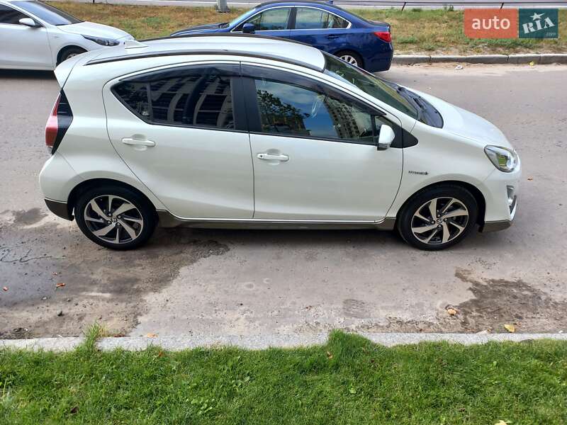 Хэтчбек Toyota Aqua 2015 в Киеве