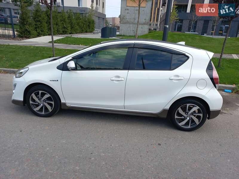 Хэтчбек Toyota Aqua 2015 в Киеве