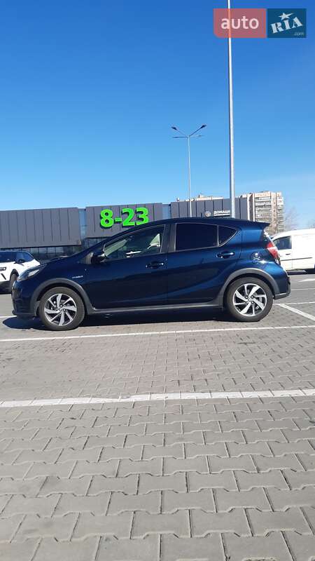 Хетчбек Toyota Aqua 2017 в Києві