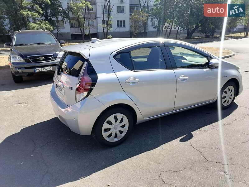 Хэтчбек Toyota Aqua 2015 в Киеве