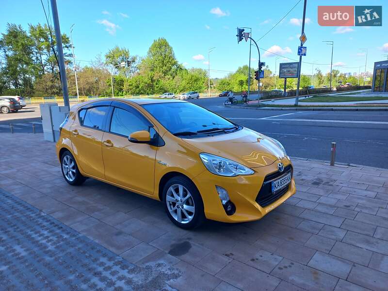 Хэтчбек Toyota Aqua 2015 в 