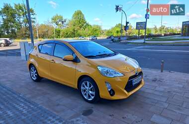 Хэтчбек Toyota Aqua 2015 в 