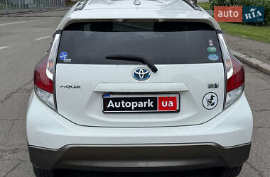 Хэтчбек Toyota Aqua 2016 в 