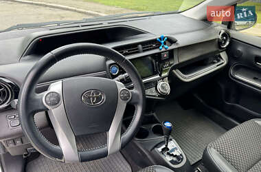 Хэтчбек Toyota Aqua 2016 в 
