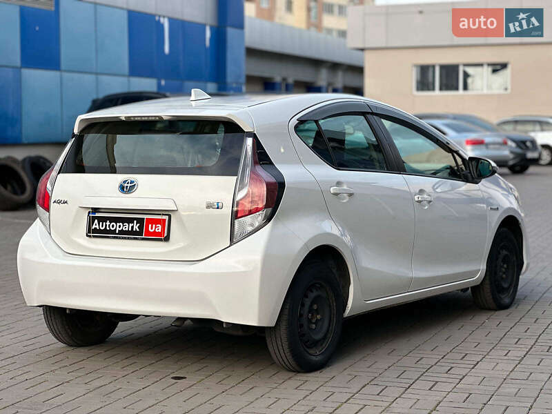 Хетчбек Toyota Aqua 2015 в Одесі