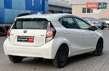 Хэтчбек Toyota Aqua 2015 в 