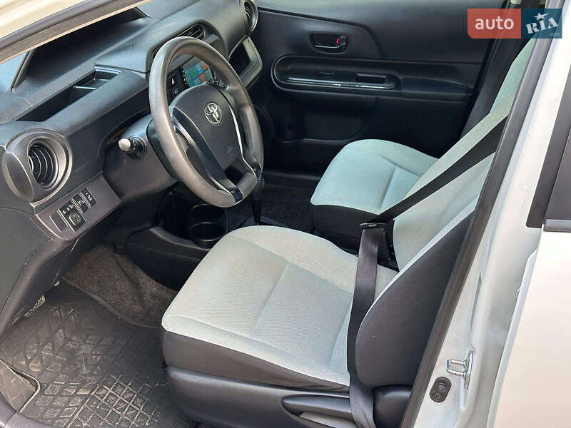 Хетчбек Toyota Aqua 2015 в Одесі