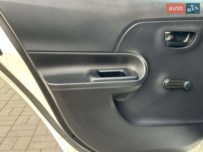 Хетчбек Toyota Aqua 2015 в Одесі