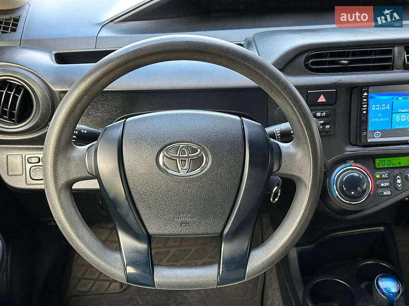Хетчбек Toyota Aqua 2015 в Одесі