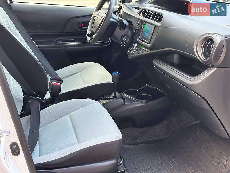 Хетчбек Toyota Aqua 2015 в Одесі