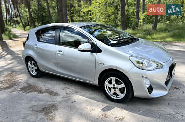 Хэтчбек Toyota Aqua 2015 в 