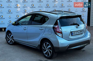 Хэтчбек Toyota Aqua 2016 в 