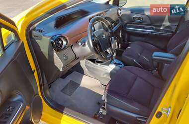 Хэтчбек Toyota Aqua 2015 в 