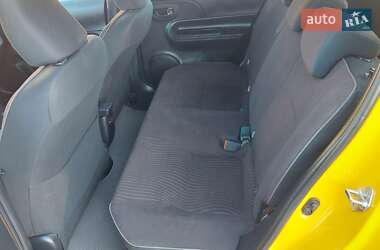 Хэтчбек Toyota Aqua 2015 в 