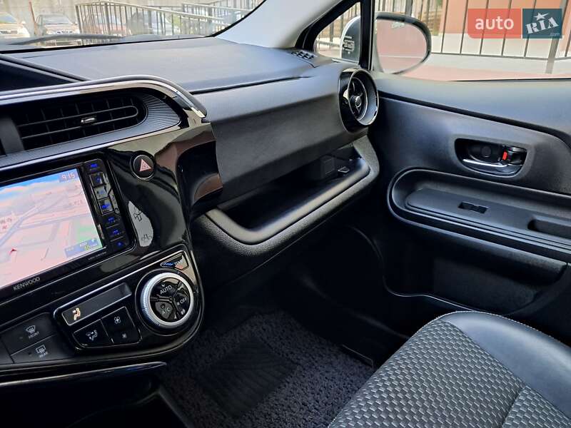 Хетчбек Toyota Aqua 2017 в Одесі