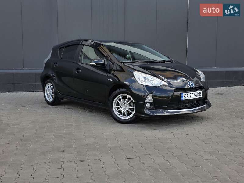 Хэтчбек Toyota Aqua 2013 в 